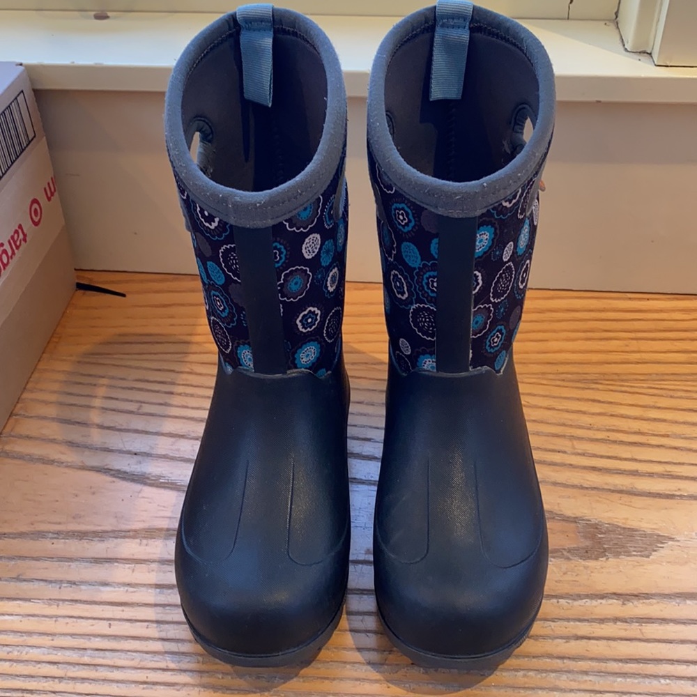 Kids bogs size 1